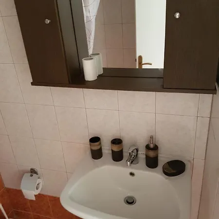 Dina's Nea Skioni